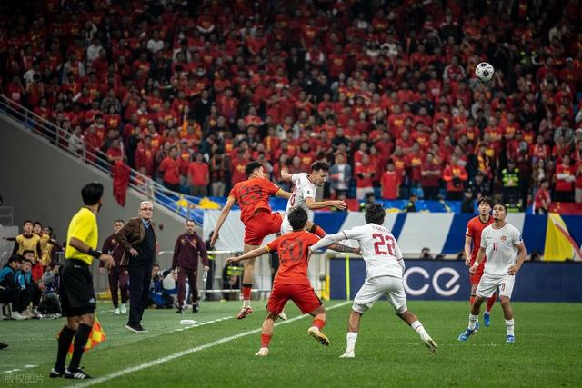 争议！张玉宁当选新国足第一队长，外界议论纷纷，资历效率不出众|中国男足|邵佳一|吴曦|郑智|蒿俊闵_新浪体育_新浪新闻